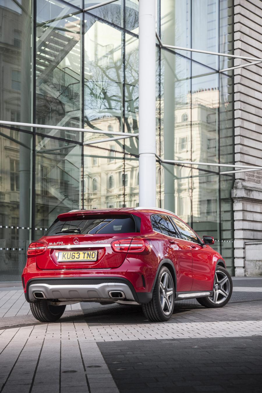  Mercedes-Benz GLA250 AMG 2014 года  (UK) (фото 13 из 52)